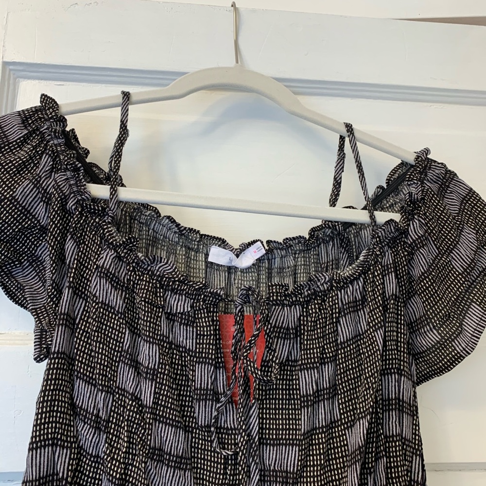 Lush Off The Shoulder Tie Front Romper Medium - Picture 8 of 13